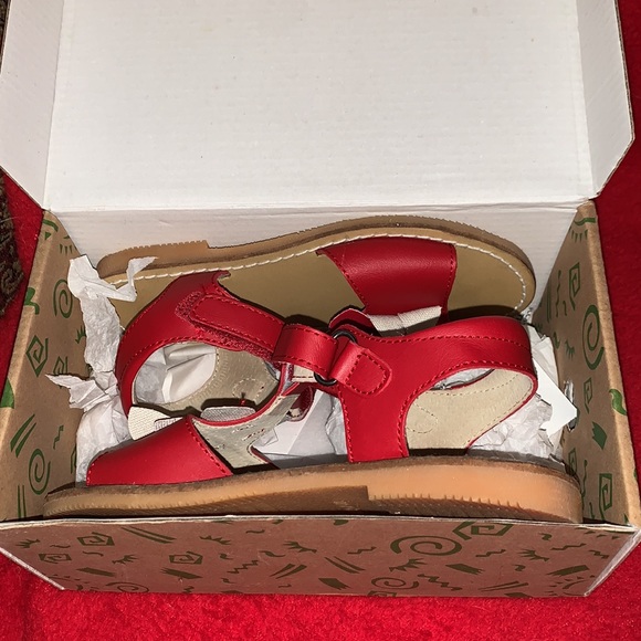 KIDS RED SANDALS - Picture 2 of 4